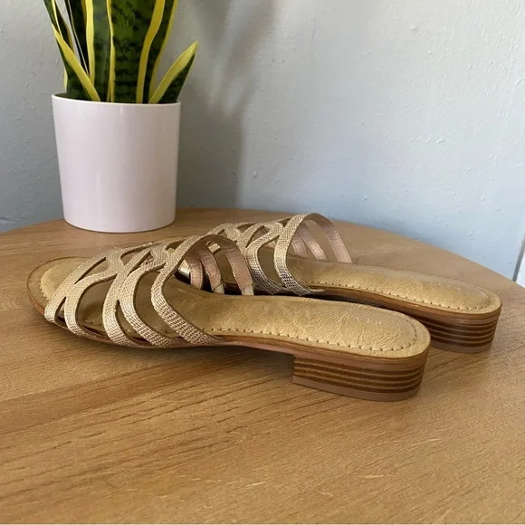 NEW Kelly & Katie Kenzy Gold Sandals - Picture 9 of 9